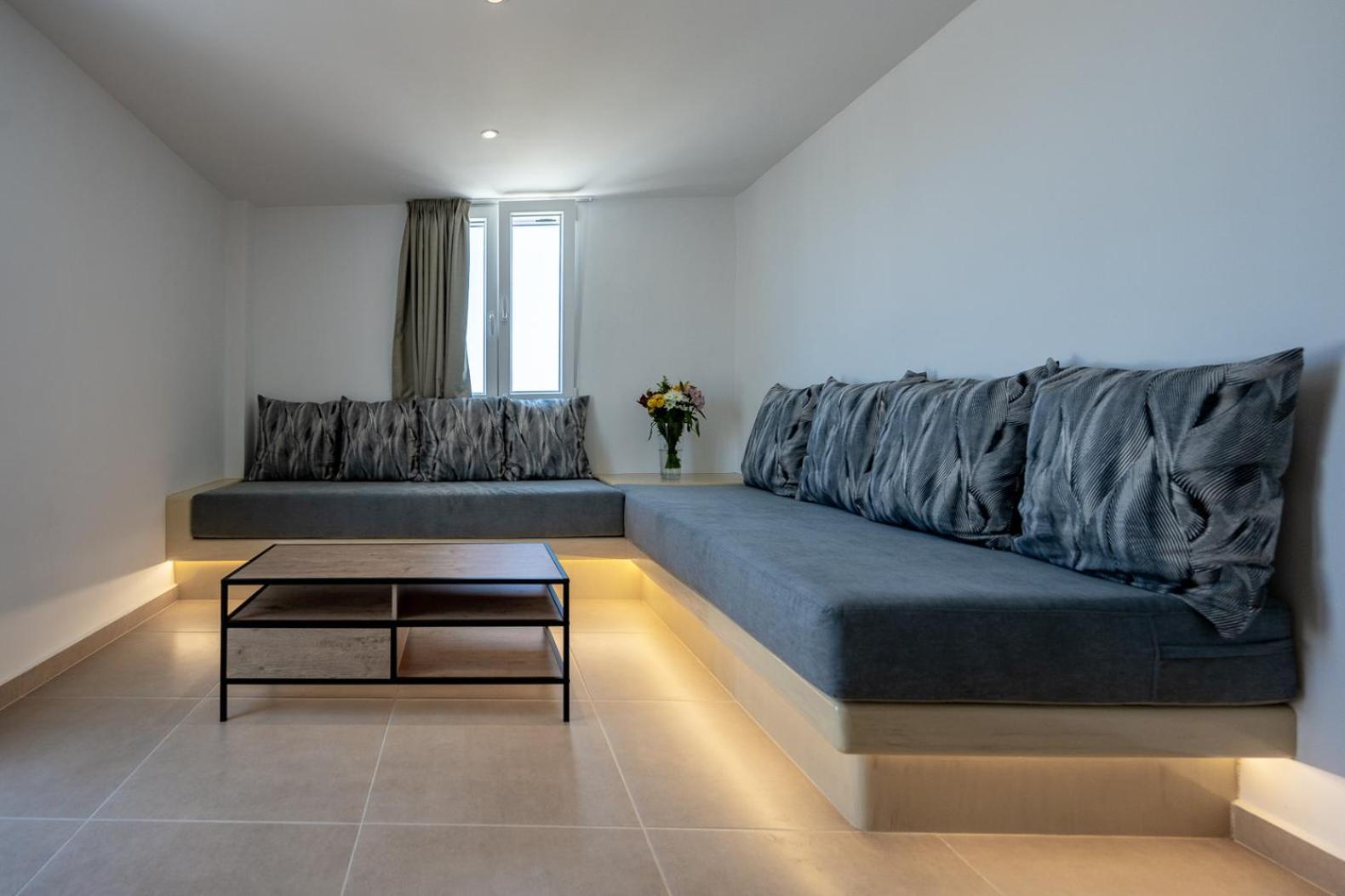 Theophrasti Suites Foinikiá Habitación foto